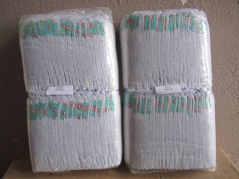 lot 311 image: Lot of 100 Diapers Size Large 21-35...