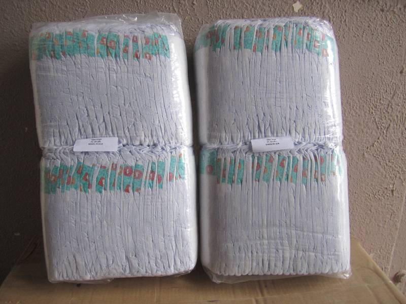 lot 312 image: Lot of 100 Diapers Size Large 21-35...