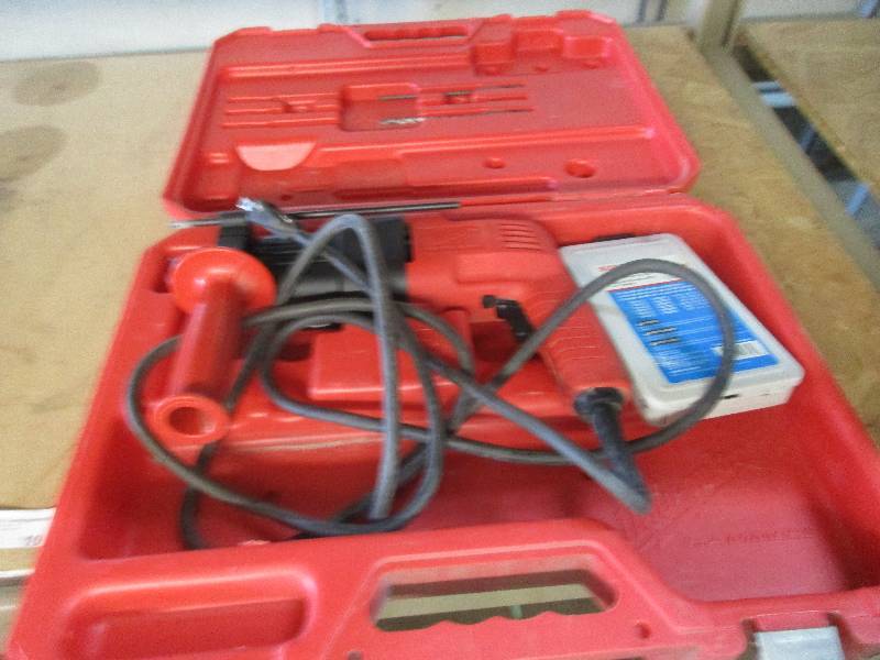 lot 10 image: Milwaukee Hammer Drill