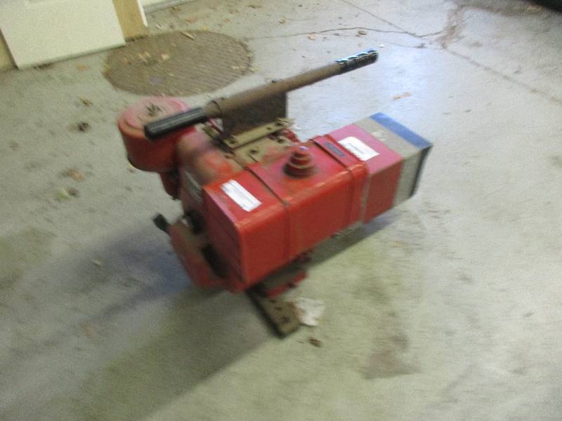 lot 33 image: Master Volt Generator