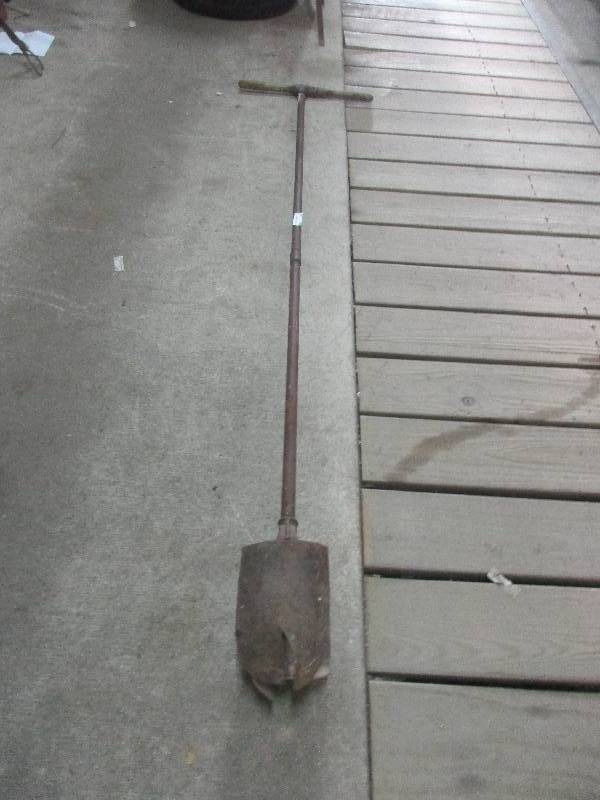 lot 39 image: Post hole auger