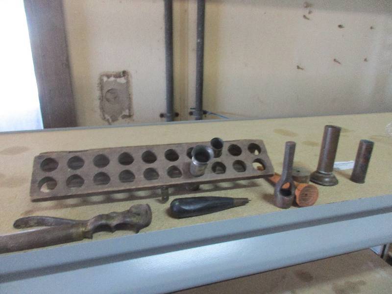lot 49 image: Vintage Reloading tools
