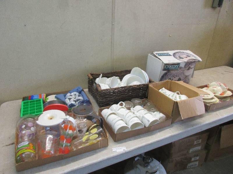 lot 82 image: Glass & Dish Ware
