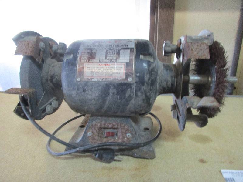 lot 87 image: Bench Grinder