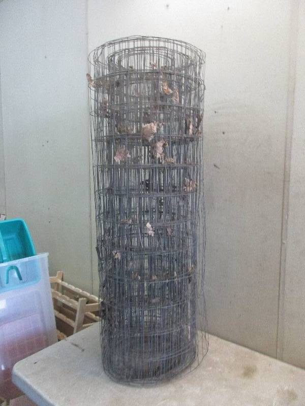 lot 90 image: Chicken Wire