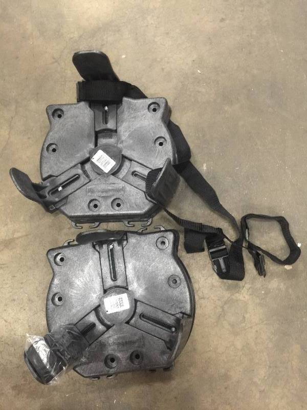 lot 94 image: Rubbermaid Universaal Mounting Brackets open box never used