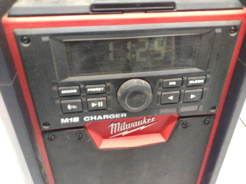 lot 42 image: Milwaukee M18  ChargerRadio, Works...