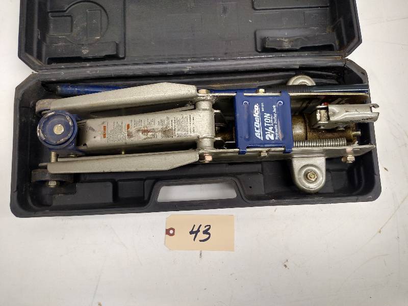 lot 43 image: AC Delco 2 14 Ton Floor Jack with ...