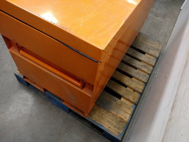 lot 77 image: Ridgid Gang Box, 48x24x29...