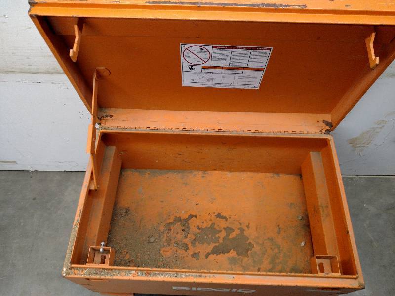 lot 79 image: Ridgid Gang Box, 32x19x26...