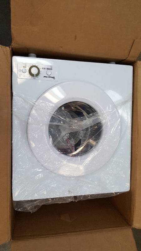 lot 2013 image: Magic Chef 2.6 cu. ft. Compact Dryer