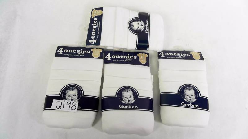 lot 2198 image: 12pc. Gerber Onesies - One Piece Underwear - Size 18 months