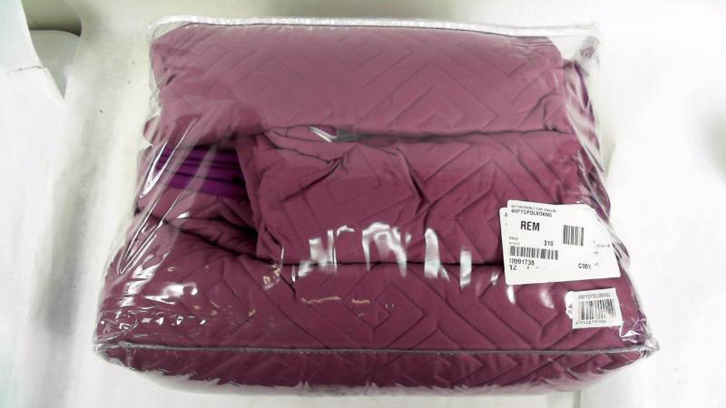 lot 1295 image: alcove Reversible Coverlet Set - King Size