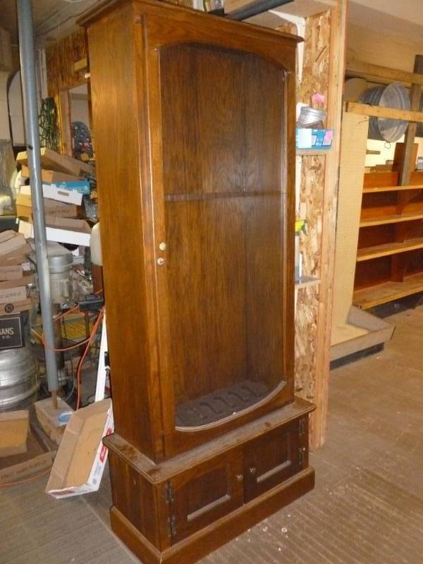 lot 2 image: Gun Cabinet