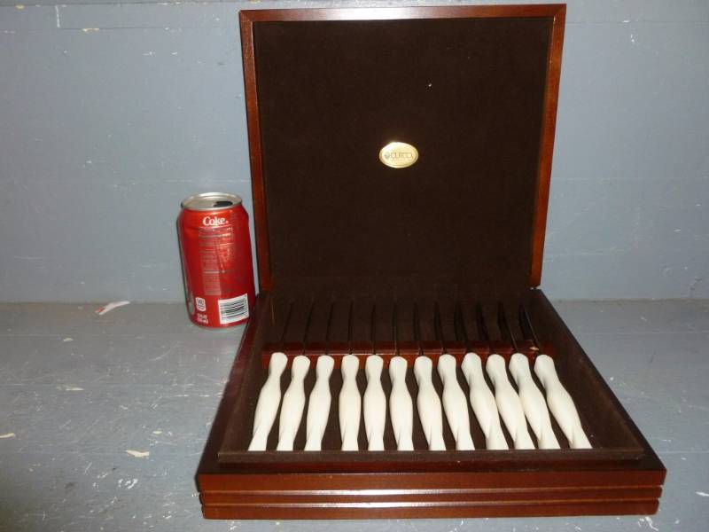 lot 6 image: Cutco Knife Set