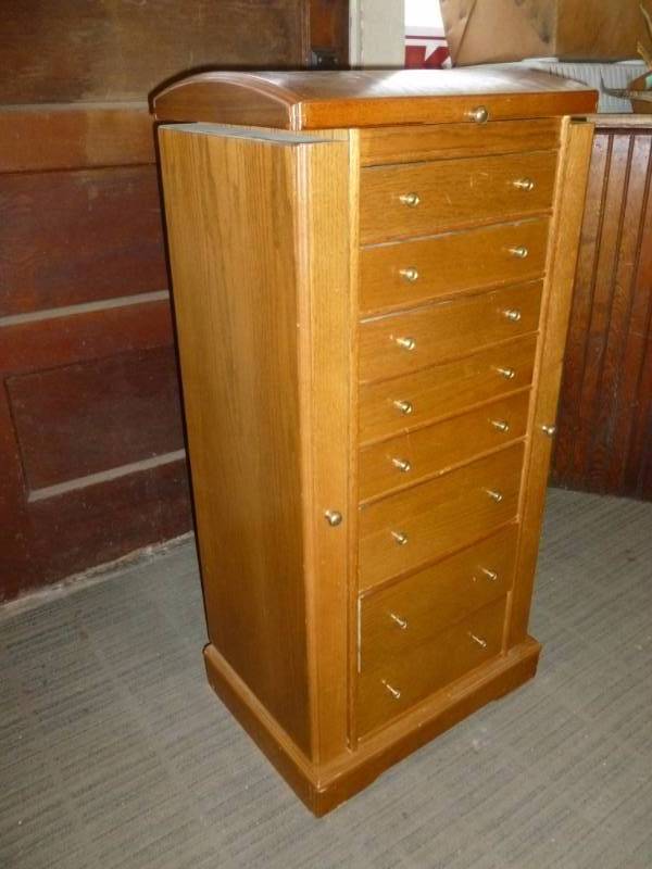 lot 7 image: Jewelry Tower Cabinet