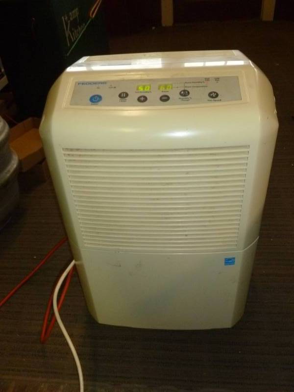 lot 11 image: Dehumidifier