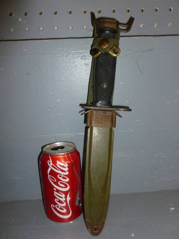 lot 13 image: Vintage Military Knife