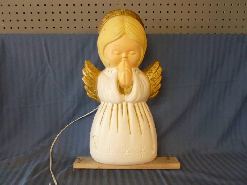 lot 25 image: Blow Mold
