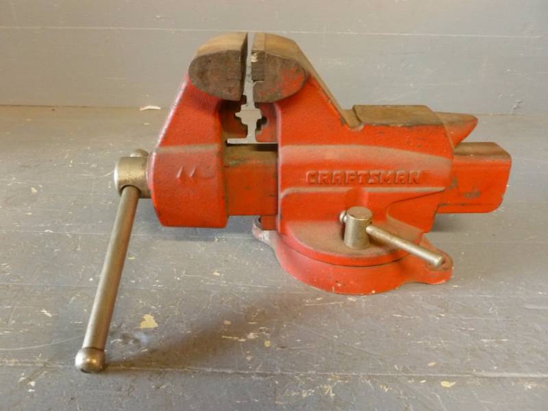 lot 70 image: Bench Vise