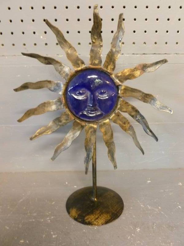 lot 74 image: Decorative