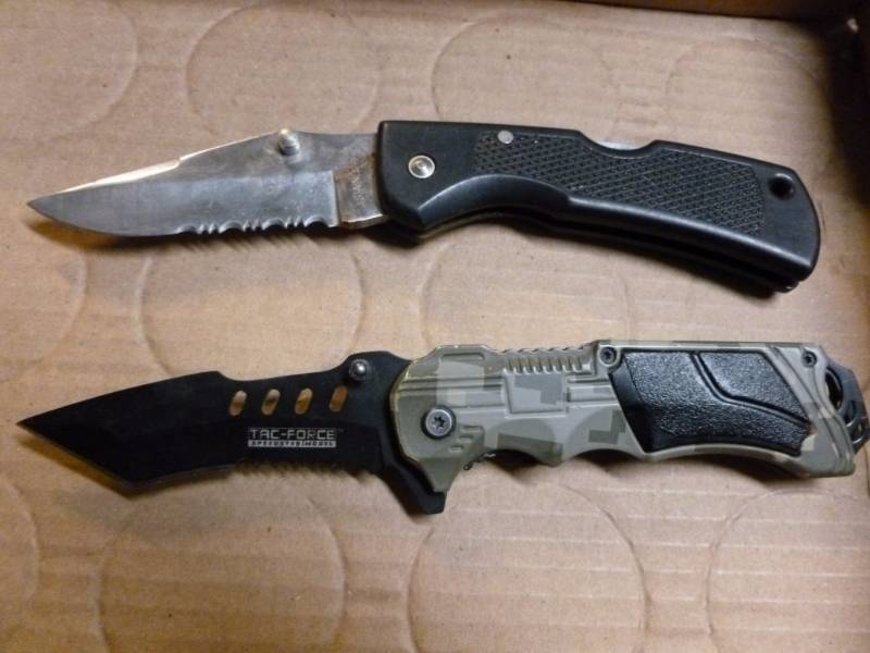 lot 82 image: Pocket Knives