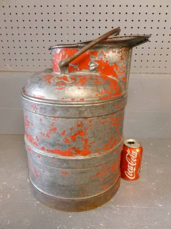 lot 101 image: Vintage Oil Can