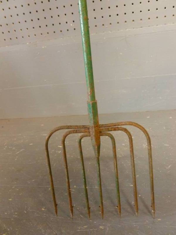 lot 155 image: Vintage Spear