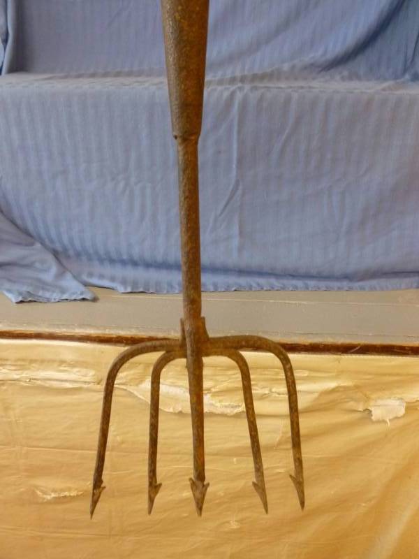 lot 156 image: Vintage River Spear