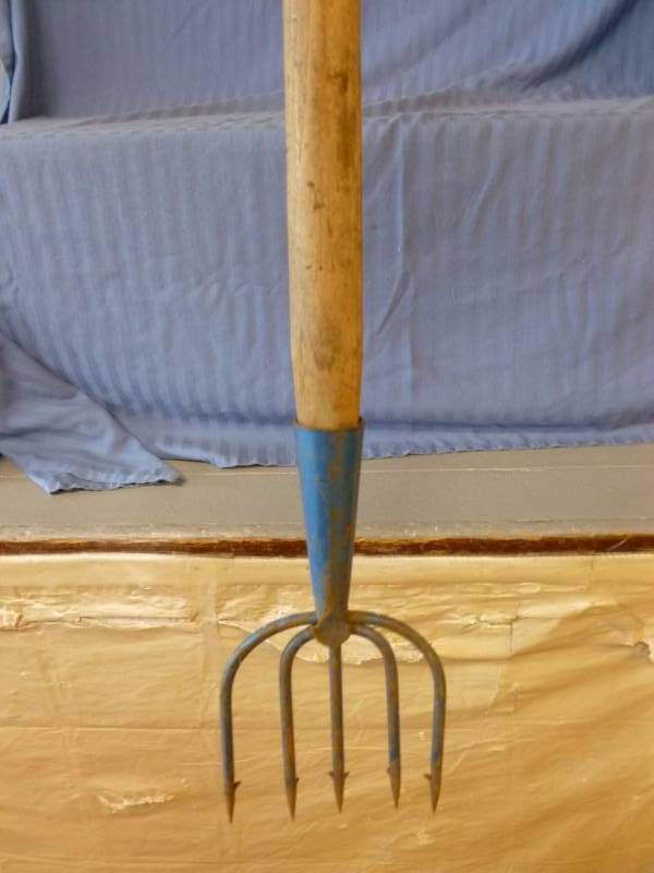 lot 157 image: Vintage River Spear