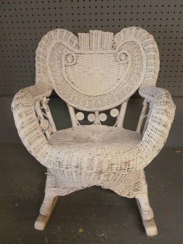 lot 193 image: Kids Rocking Chair