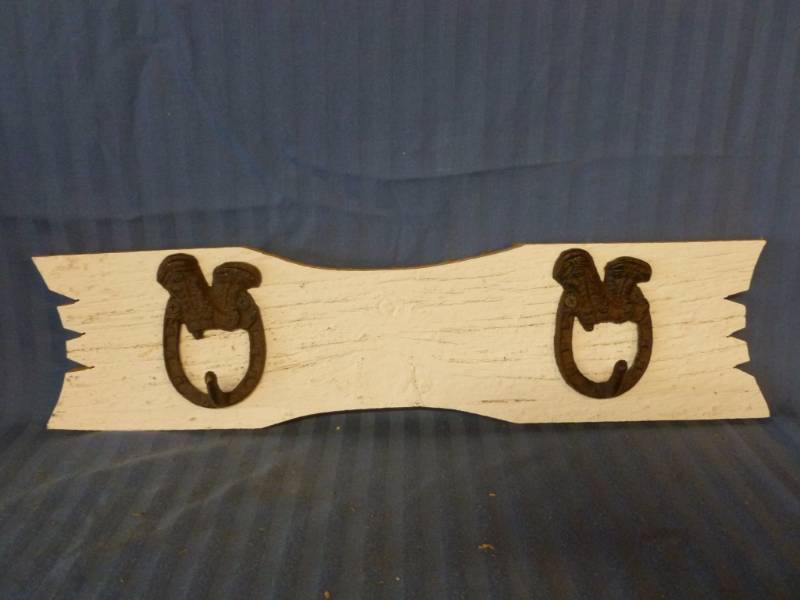 lot 194 image: Hat Rack