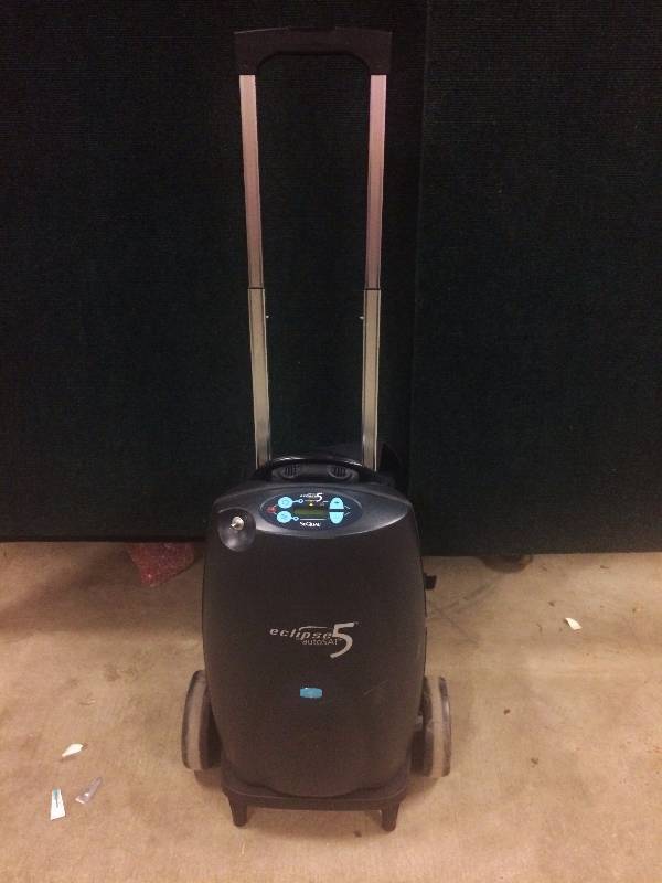 lot 12 image: Retails Used $2500 SeQual Eclipse 5 AutoSat Portable Oxygen Concentrator Used For Oxygen Bars, Spas, Facials, Fish Farming & More - Excellent Working Condition