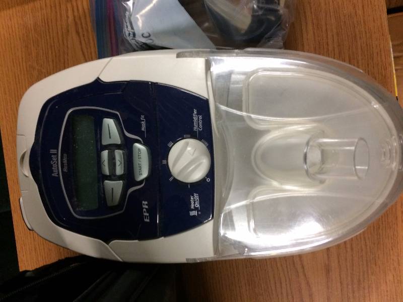 lot 9 image: ResMed AutoSET II with Carry Bag  Extras - Works