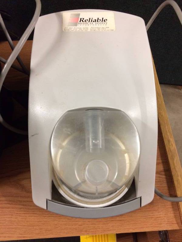 lot 10 image: Fisher and Paykel Healthcare HC221JHU CPAP Humidifier - With Bag - Works