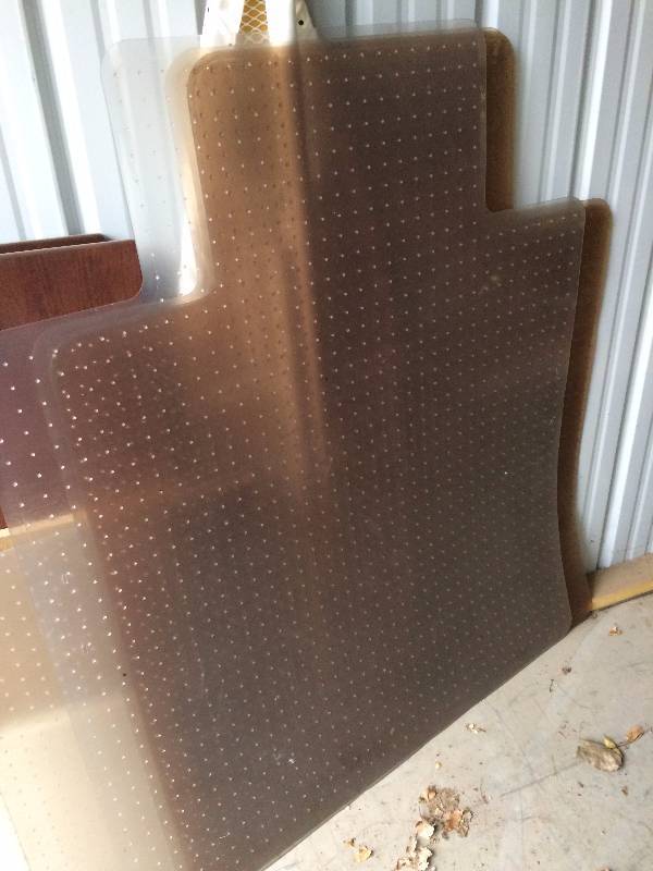 lot 8 image: 1 Floortex Ultimat Polycarbonate Chair Mat Protection for Carpets - Super Condition