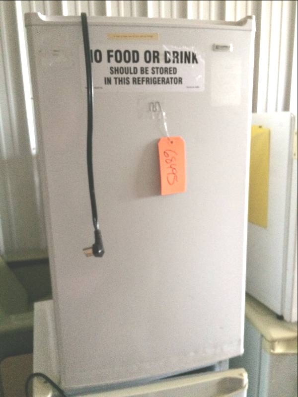 Kenmore Compact Refrigerator Model 564.97362690 Dorm Room Bar Cabin Mini Fridge - Only Used In Clinic For Medicine Storage - Excellent Working Condition