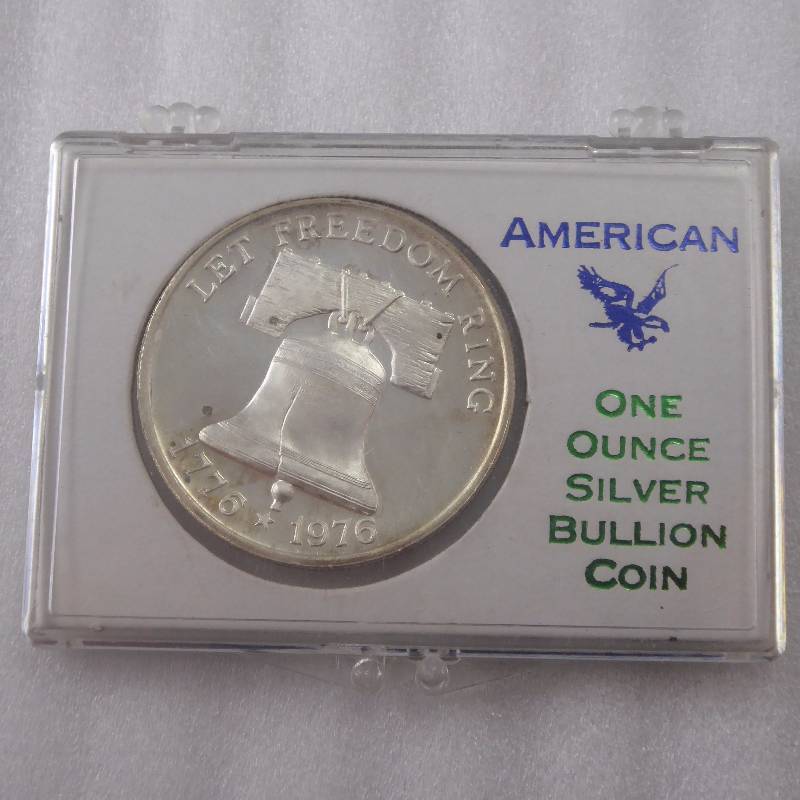 lot 45 image: American Bicentennial One Ounce Silver Bullion Coin