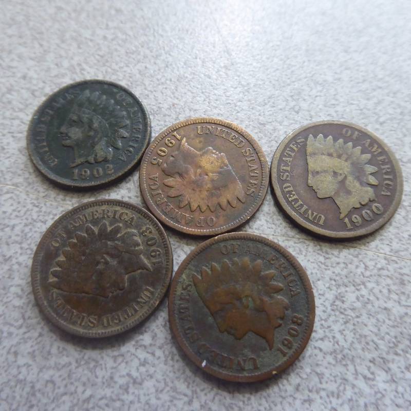 lot 83 image: Lot of 5 Indian Head Cents Variety