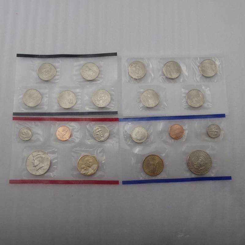 lot 114 image: 2007 United States Mint Uncirculated Coin Set