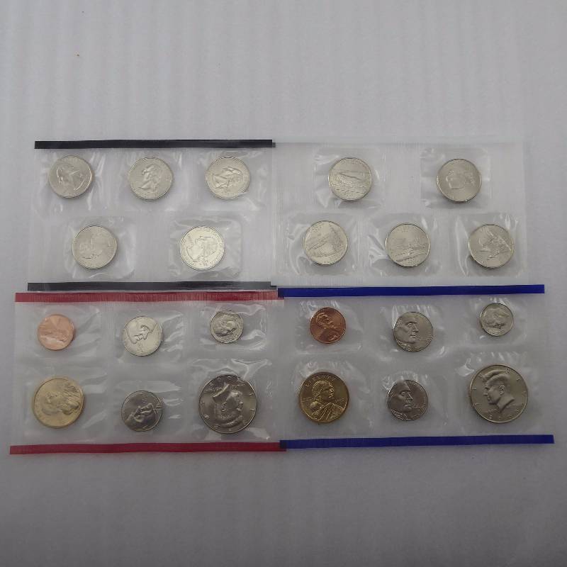 lot 115 image: 2005 United States Mint Uncirculated Coin Set