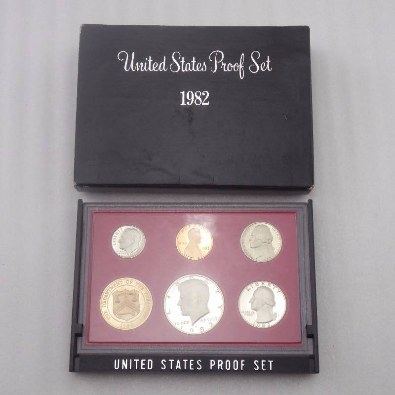lot 142 image: 1982 United States Mint Proof Coin Set