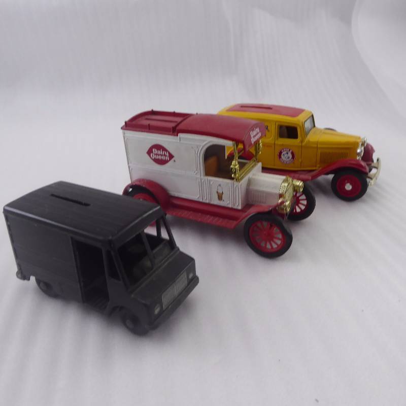 lot 173 image: Lot of Vehicle Coin Banks