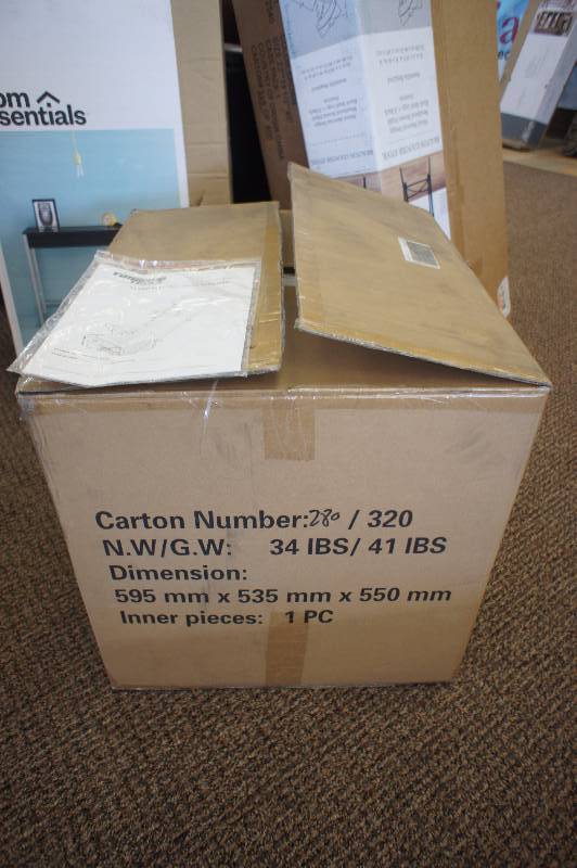 lot 17 image: BRAND NEW IN BOX - TORNADO TOOLS - 13AMP ELECTRIC SNOW THROWER - NEW IN BOX