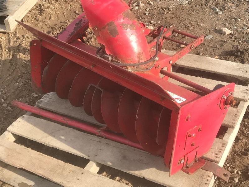 lot 10 image: Wheel Horse Lawn Tractor Snow Blower