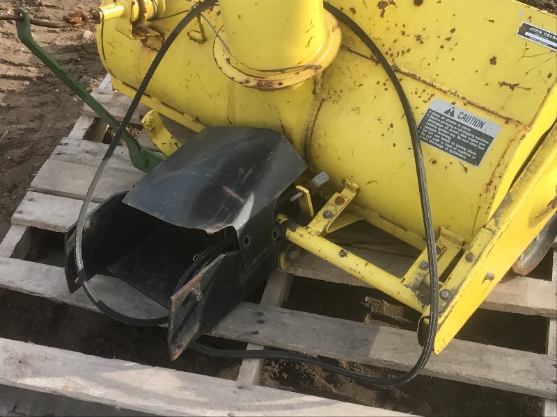 lot 14 image: John Deere Lawn Tractor Snow Blower