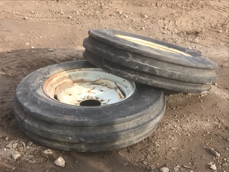 lot 4 image: (2) Tractor Tires