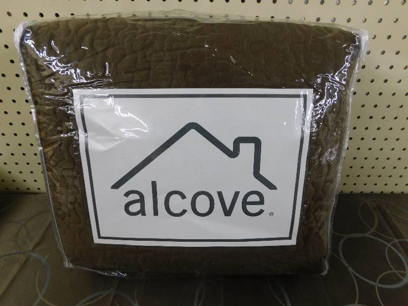 ALCOVE 3pc Solid Color Quilt King Dark Chocolate, MSRP $59.99
