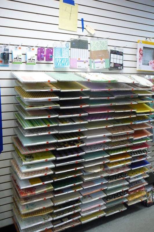 lot 4 image: Scrap Book paper and trays