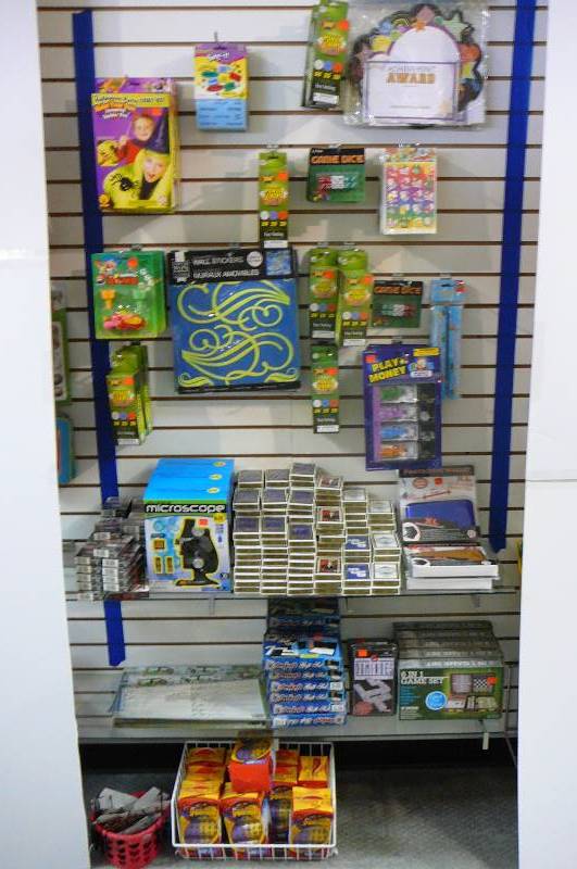 lot 20 image: Educational Kits, Game Sets